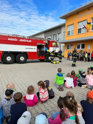 Hasiči ve škole – fotografie